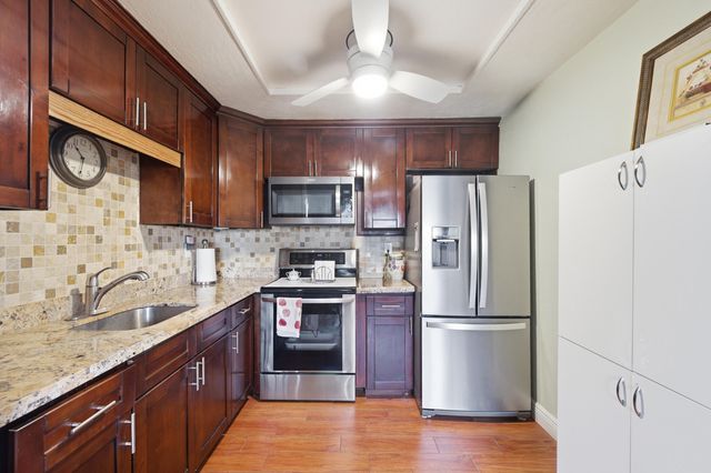 888 Flanders S, Delray Beach, FL 33484