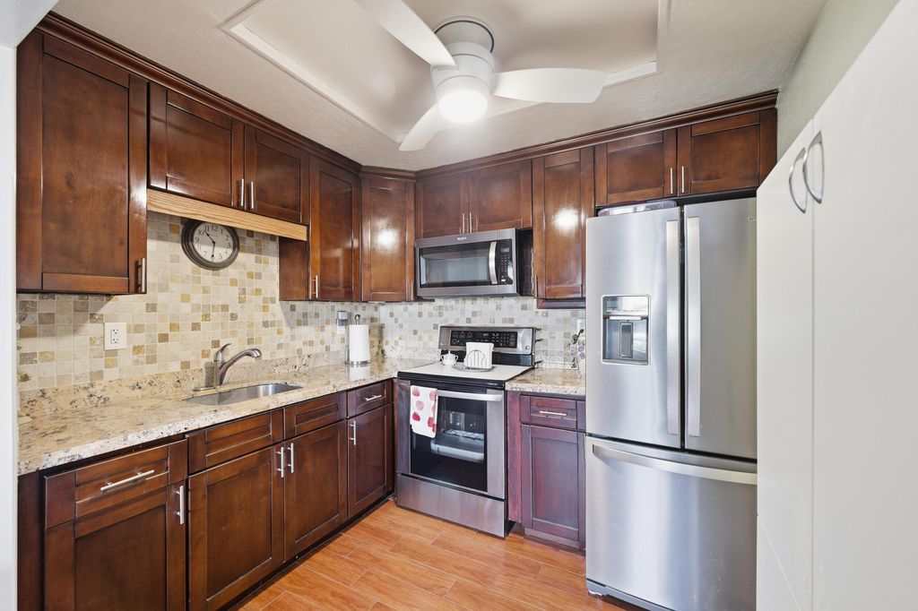 888 Flanders S, Delray Beach, FL 33484