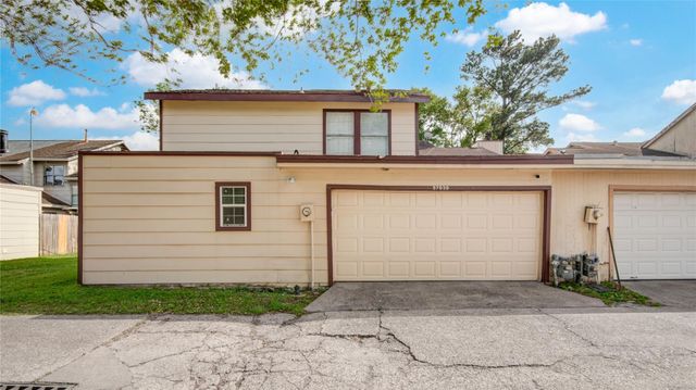 5703 Easthampton Drive D, Houston, TX 77039