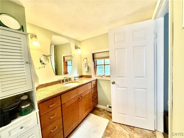 15 East Oneida Street, Lysander, NY 13027