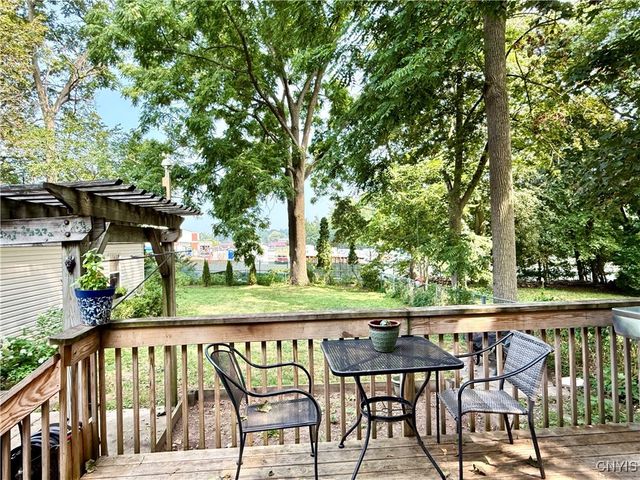 15 East Oneida Street, Lysander, NY 13027