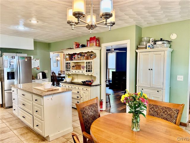 15 East Oneida Street, Lysander, NY 13027