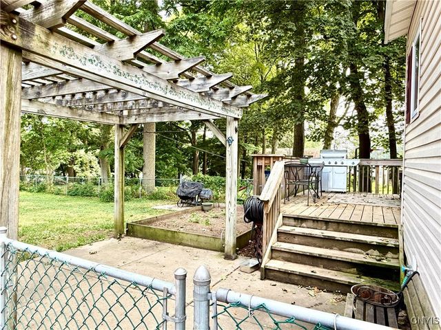 15 East Oneida Street, Lysander, NY 13027