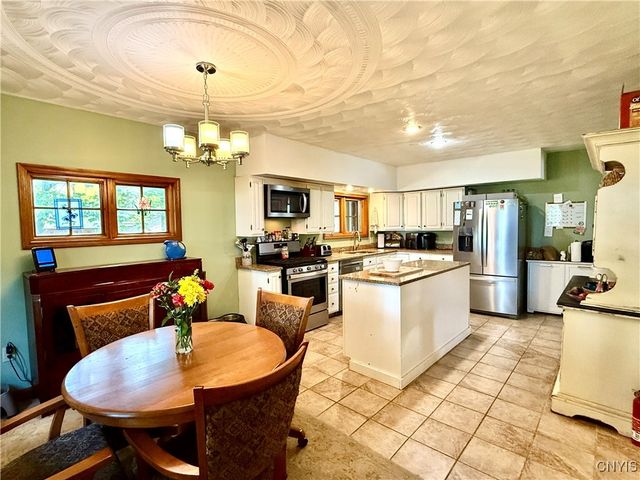 15 East Oneida Street, Lysander, NY 13027