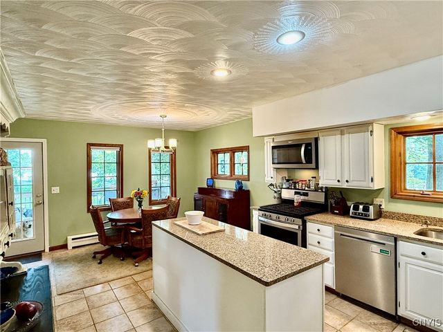 15 East Oneida Street, Lysander, NY 13027