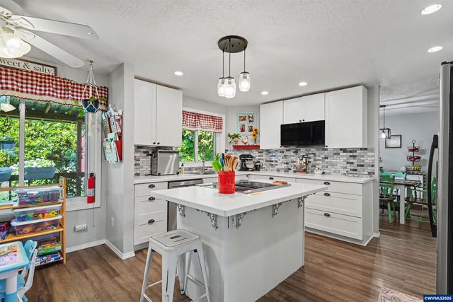 6695 McLeod Ln NE, Keizer, OR 97303