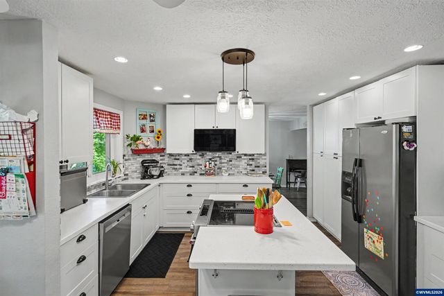 6695 McLeod Ln NE, Keizer, OR 97303