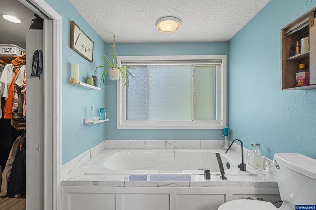 6695 McLeod Ln NE, Keizer, OR 97303
