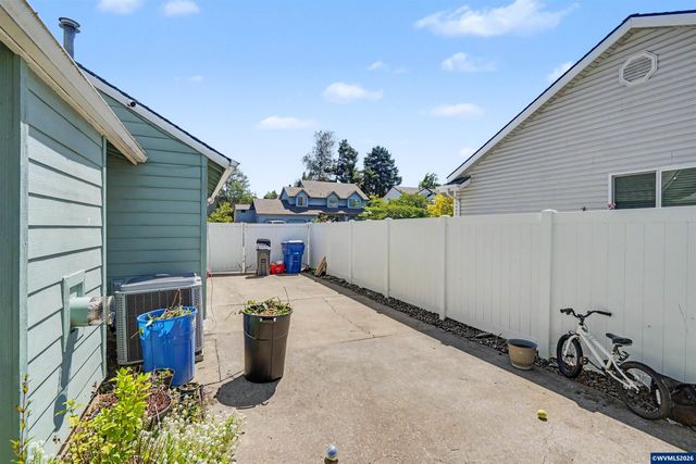 6695 McLeod Ln NE, Keizer, OR 97303