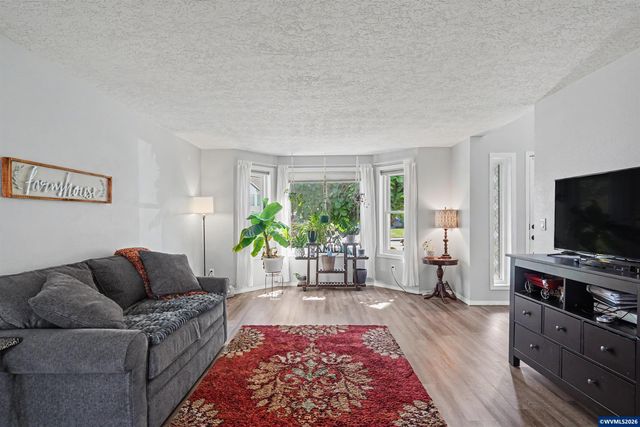 6695 McLeod Ln NE, Keizer, OR 97303