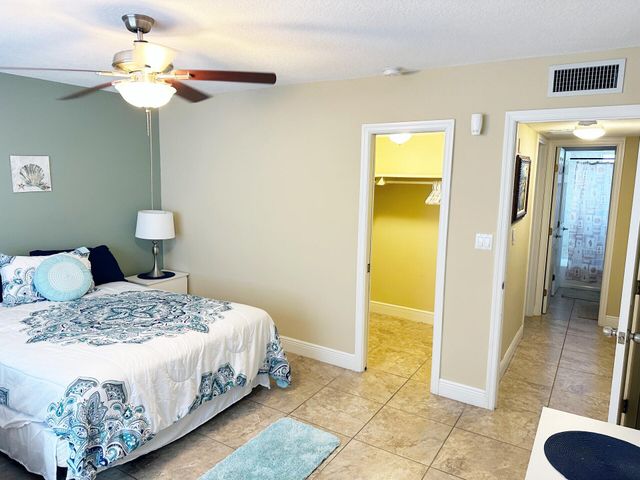 801 Hummingbird Way 104, North Palm Beach, FL 33408