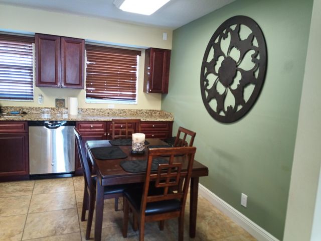 801 Hummingbird Way 104, North Palm Beach, FL 33408