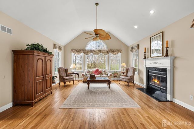 4 Windmill Court, Plainsboro, NJ 08536