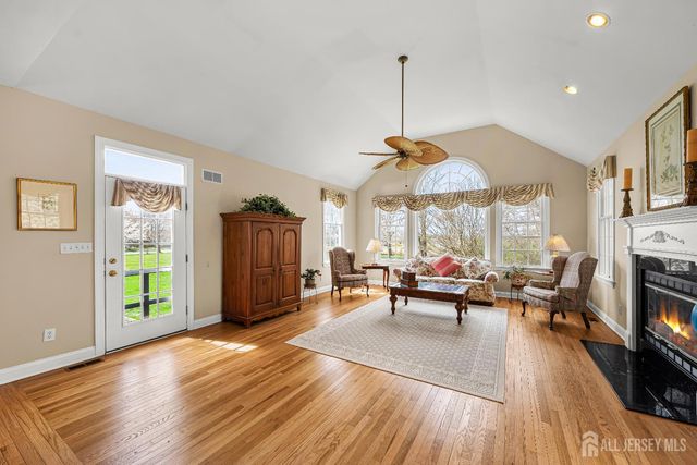 4 Windmill Court, Plainsboro, NJ 08536