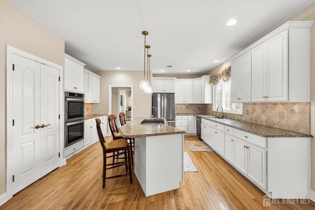 4 Windmill Court, Plainsboro, NJ 08536