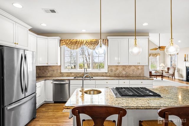 4 Windmill Court, Plainsboro, NJ 08536