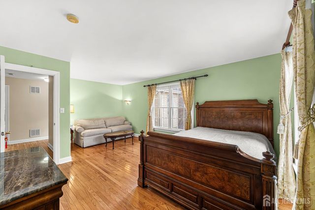 4 Windmill Court, Plainsboro, NJ 08536