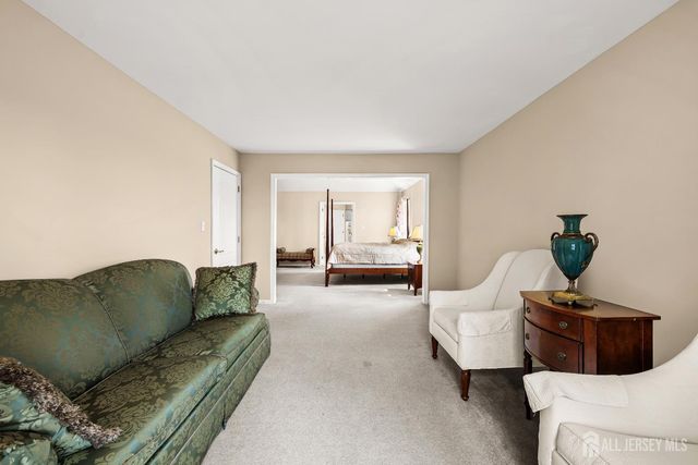 4 Windmill Court, Plainsboro, NJ 08536