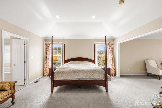 4 Windmill Court, Plainsboro, NJ 08536