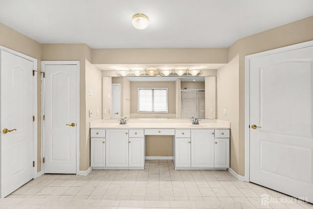 4 Windmill Court, Plainsboro, NJ 08536