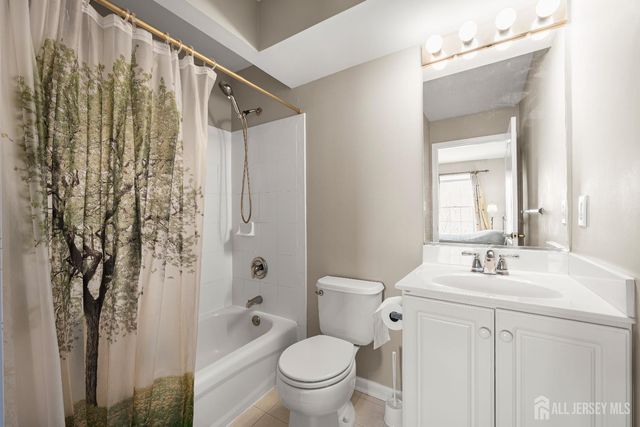 4 Windmill Court, Plainsboro, NJ 08536