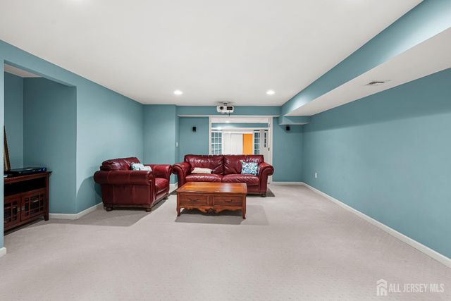 4 Windmill Court, Plainsboro, NJ 08536