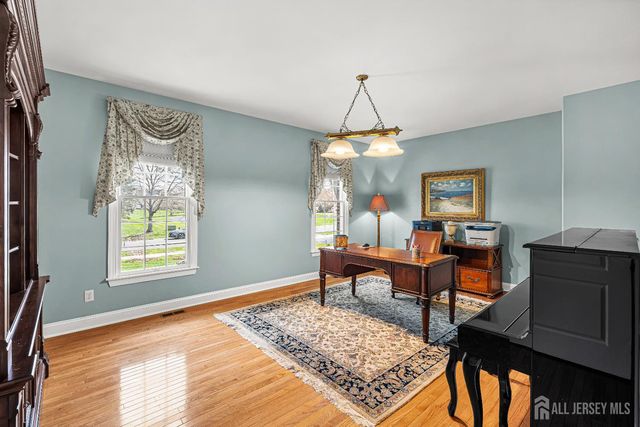 4 Windmill Court, Plainsboro, NJ 08536