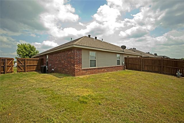 3012 S B Street, Rogers, AR 72756