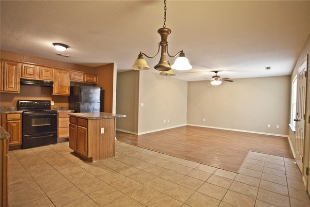 3012 S B Street, Rogers, AR 72756