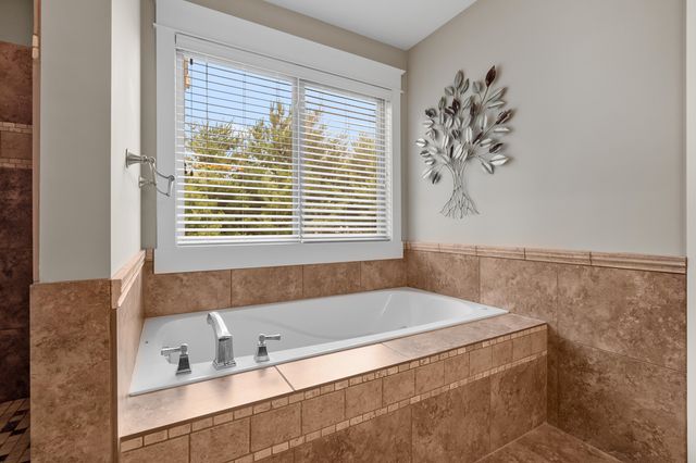 5464 Cypress Bay Drive, Kalamazoo, MI 49009