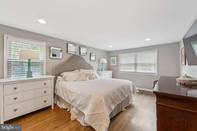 15 OAKFORD RD, Wayne, PA 19087
