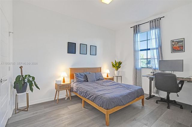 650 NE 193rd Ter 650, Miami, FL 33179