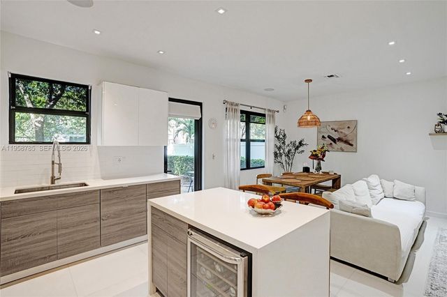 650 NE 193rd Ter 650, Miami, FL 33179