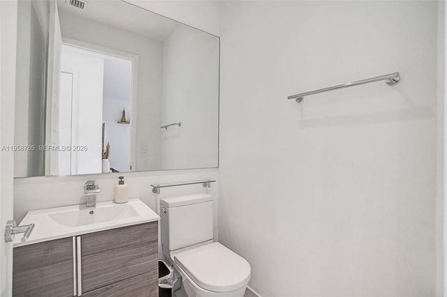 650 NE 193rd Ter 650, Miami, FL 33179