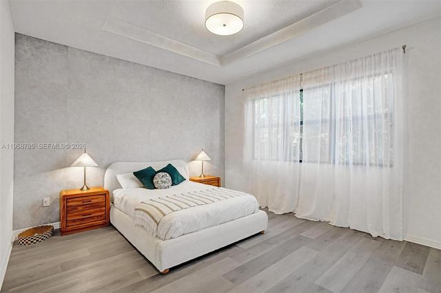 650 NE 193rd Ter 650, Miami, FL 33179