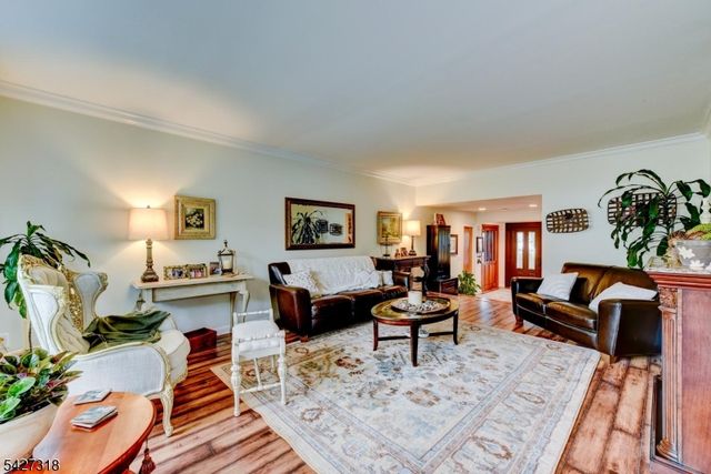 52 Ashburn Rd, Wayne Twp., NJ 07470