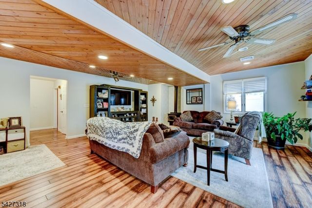 52 Ashburn Rd, Wayne Twp., NJ 07470