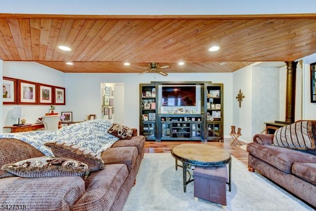 52 Ashburn Rd, Wayne Twp., NJ 07470