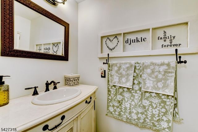 52 Ashburn Rd, Wayne Twp., NJ 07470