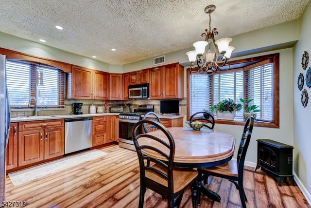52 Ashburn Rd, Wayne Twp., NJ 07470