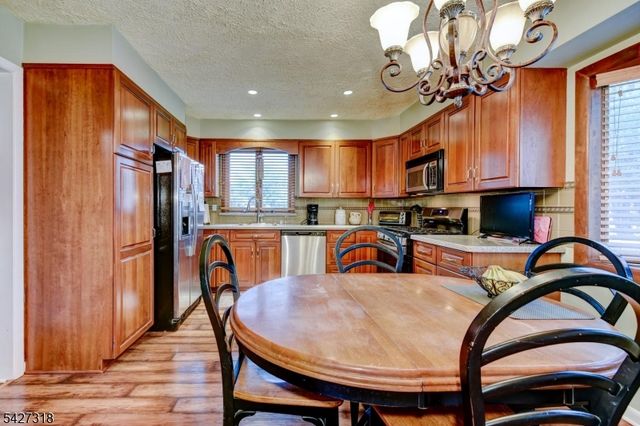 52 Ashburn Rd, Wayne Twp., NJ 07470
