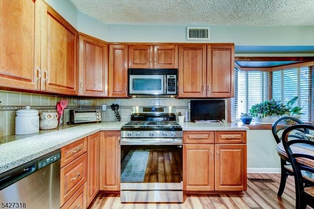 52 Ashburn Rd, Wayne Twp., NJ 07470