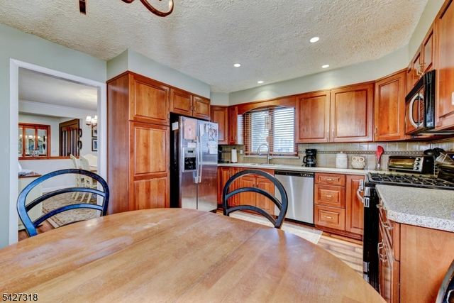 52 Ashburn Rd, Wayne Twp., NJ 07470