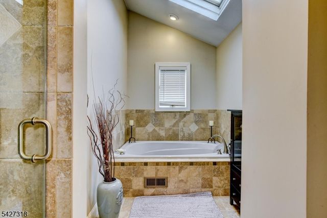 52 Ashburn Rd, Wayne Twp., NJ 07470