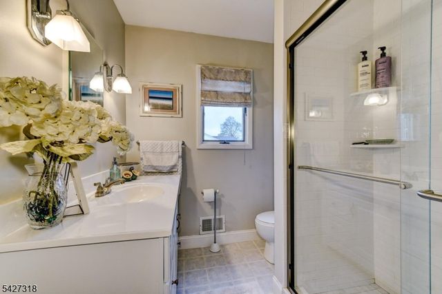 52 Ashburn Rd, Wayne Twp., NJ 07470
