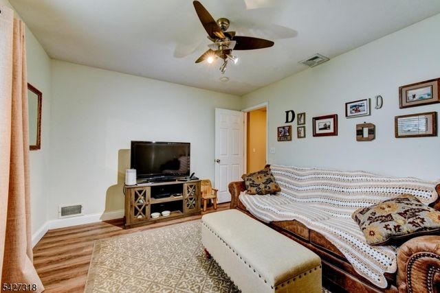 52 Ashburn Rd, Wayne Twp., NJ 07470