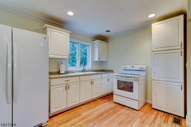 52 Ashburn Rd, Wayne Twp., NJ 07470