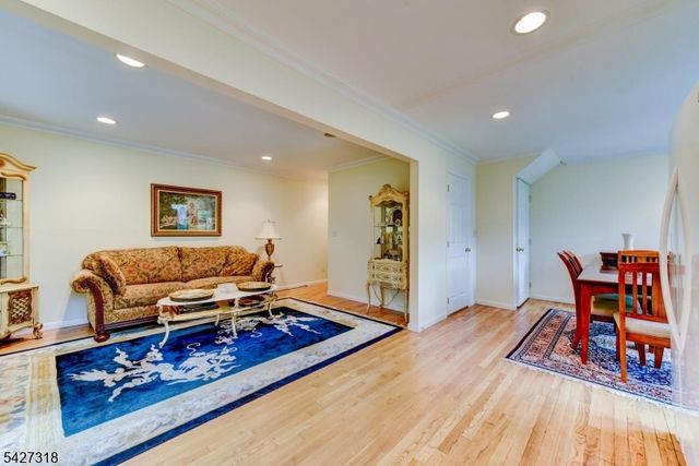 52 Ashburn Rd, Wayne Twp., NJ 07470