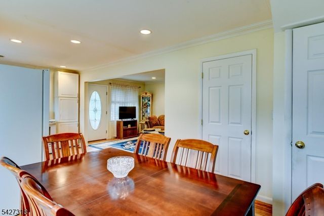 52 Ashburn Rd, Wayne Twp., NJ 07470