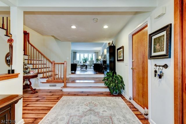 52 Ashburn Rd, Wayne Twp., NJ 07470
